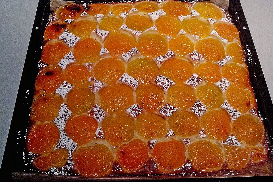 Bunter Blechkuchen mit Marzipan