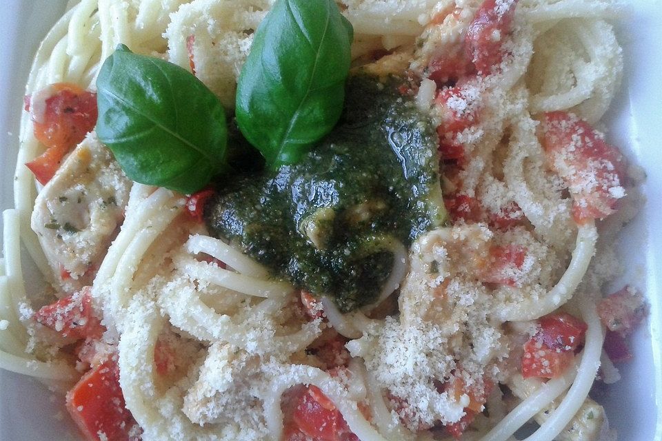 Spaghetti mit Basilikumpesto