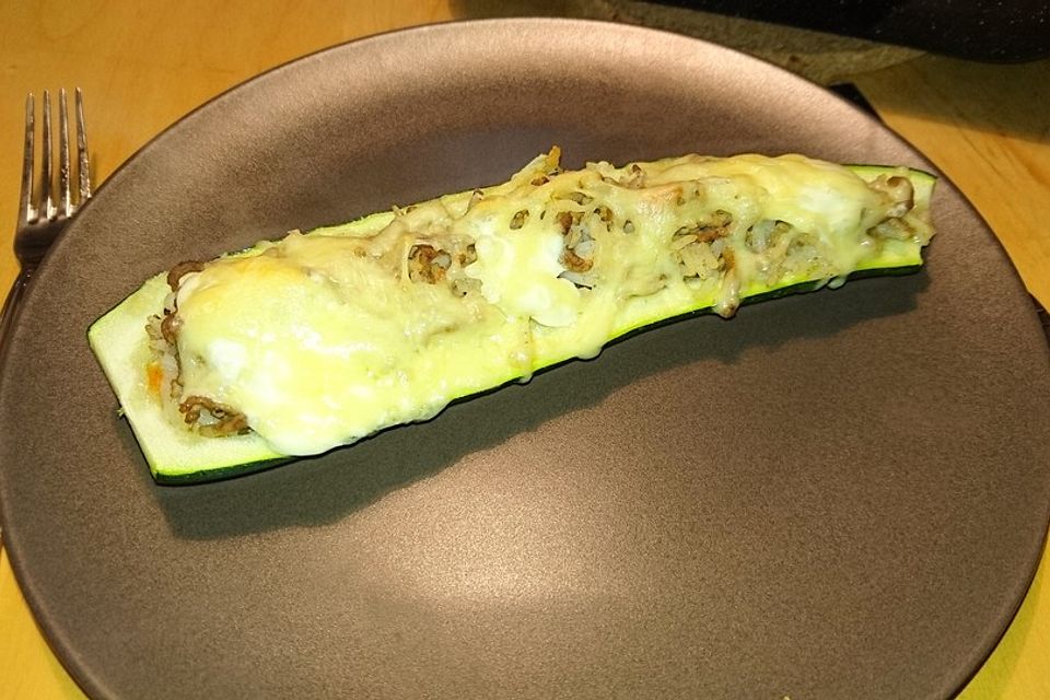 Zucchini mit Hackfleisch-Reisfüllung