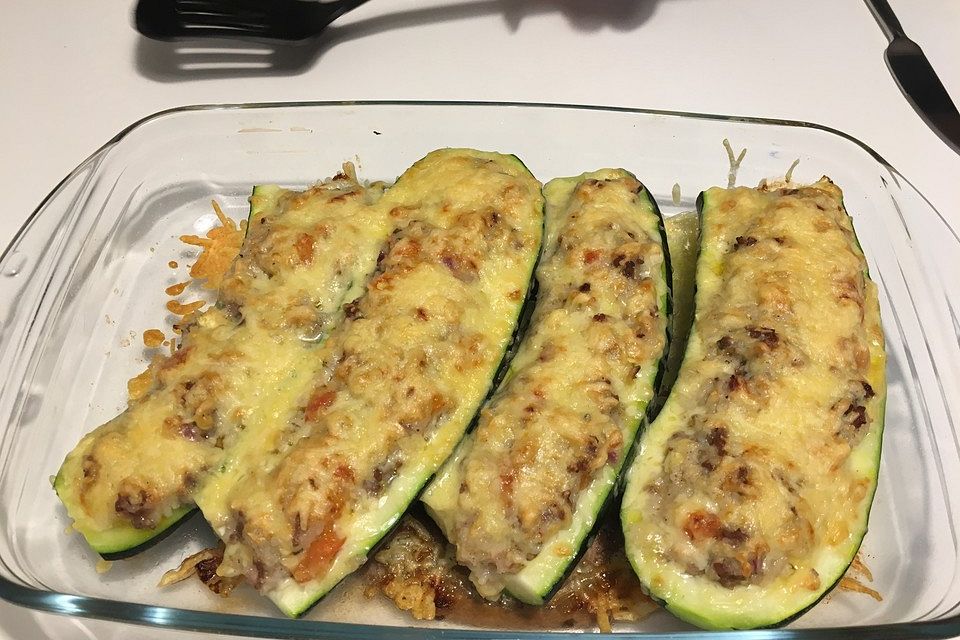 Zucchini mit Hackfleisch-Reisfüllung