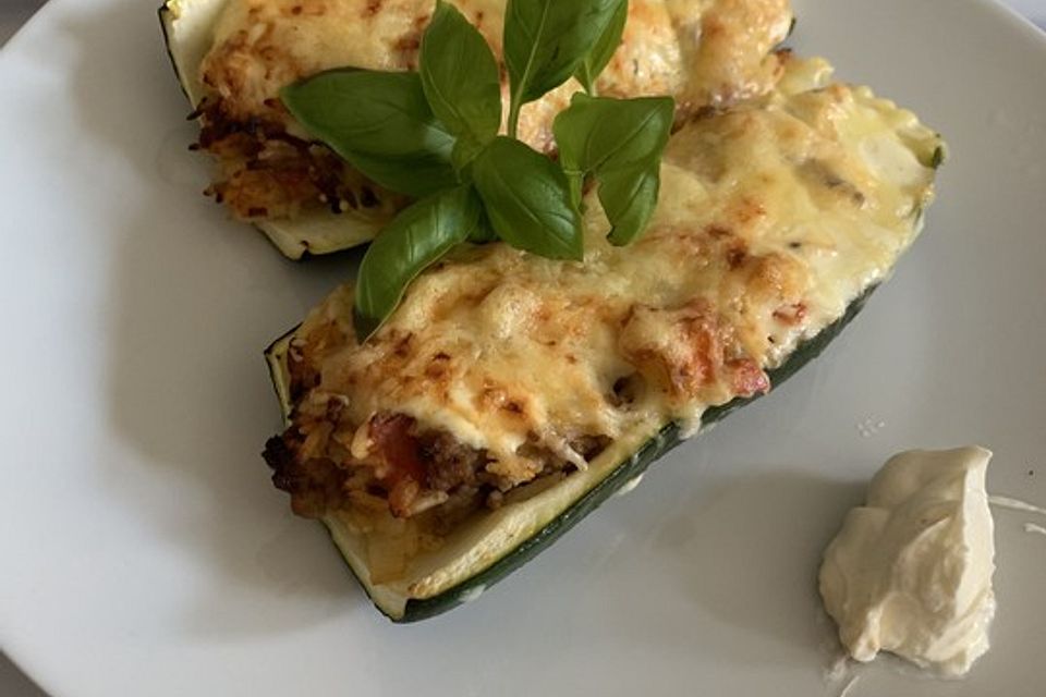 Zucchini mit Hackfleisch-Reisfüllung