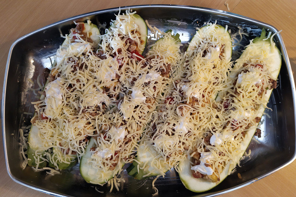 Zucchini mit Hackfleisch-Reisfüllung