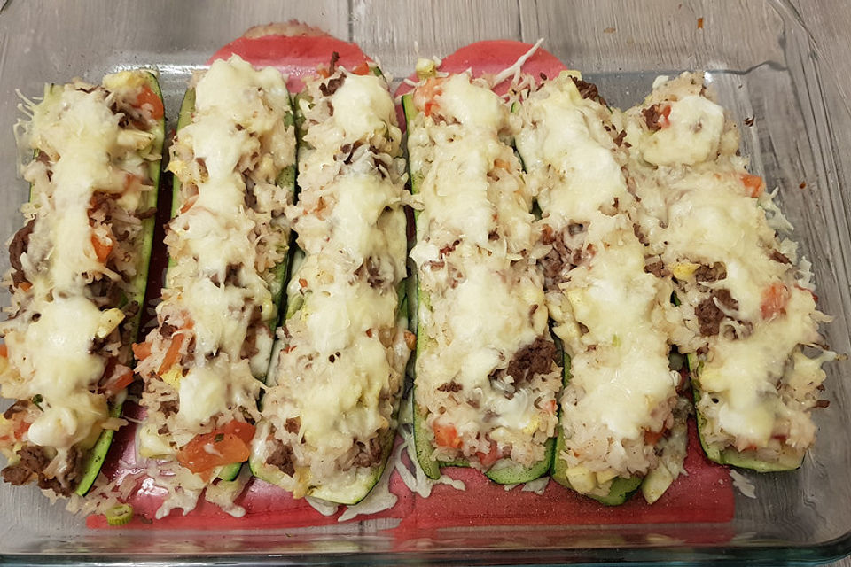 Zucchini mit Hackfleisch-Reisfüllung