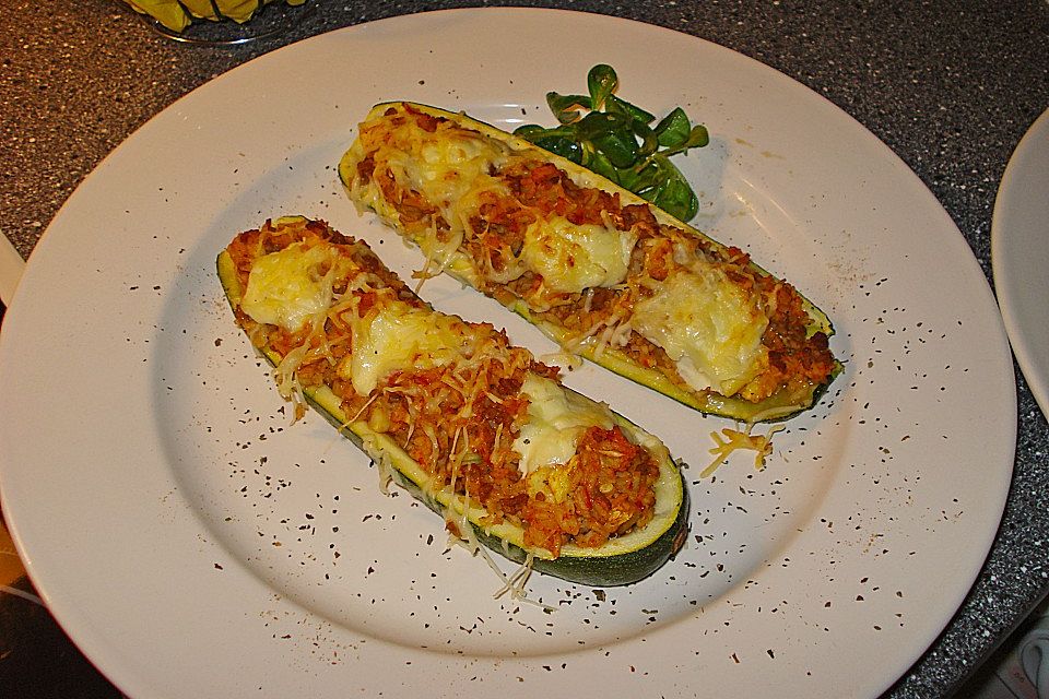 Zucchini mit Hackfleisch-Reisfüllung