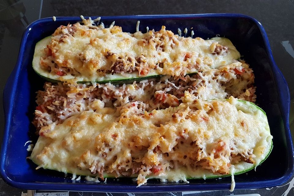 Zucchini mit Hackfleisch-Reisfüllung