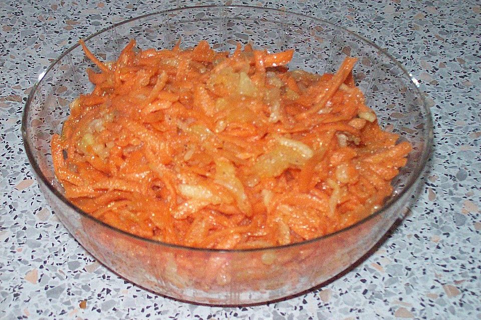 Möhrensalat mit Äpfeln