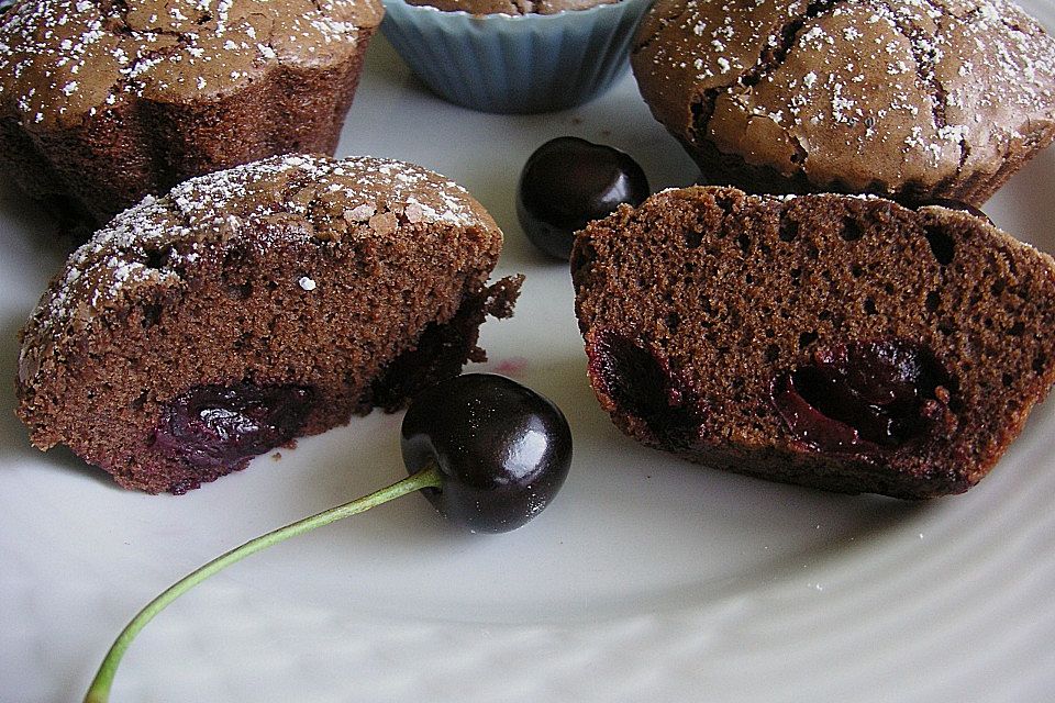 Schokoladentörtchen mit Kirschen