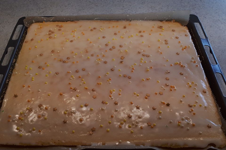 Zitronenkuchen auf dem Blech