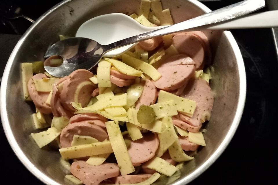 Wurstsalat mit Käse