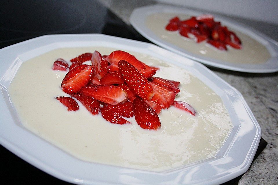 Erdbeeren auf Bananenschaum