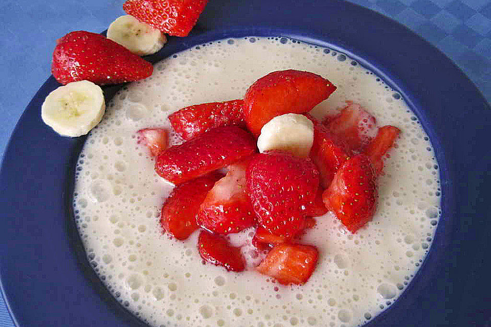 Erdbeeren auf Bananenschaum