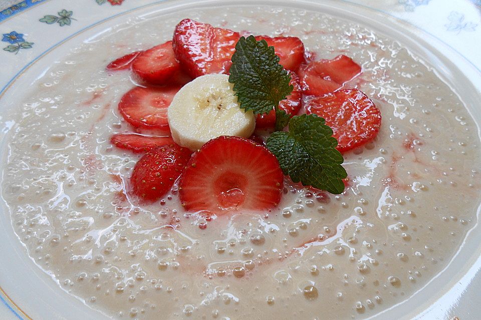 Erdbeeren auf Bananenschaum