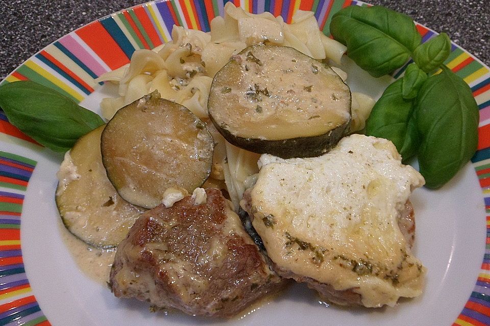 Kalbsmedaillons auf Sahne - Zucchini