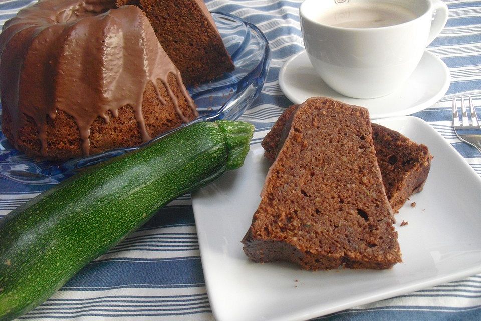 Saftiger Zucchini - Kakao - Kuchen