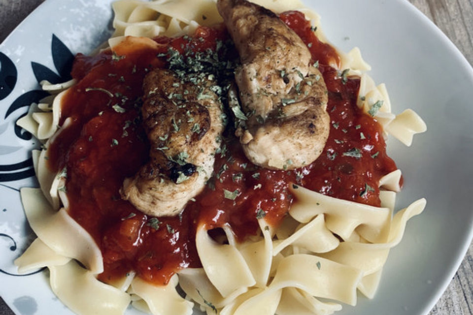 Nudeln mit Tomatensauce