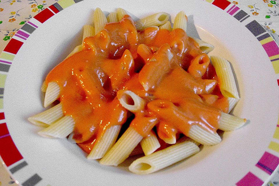 Nudeln mit Tomatensauce