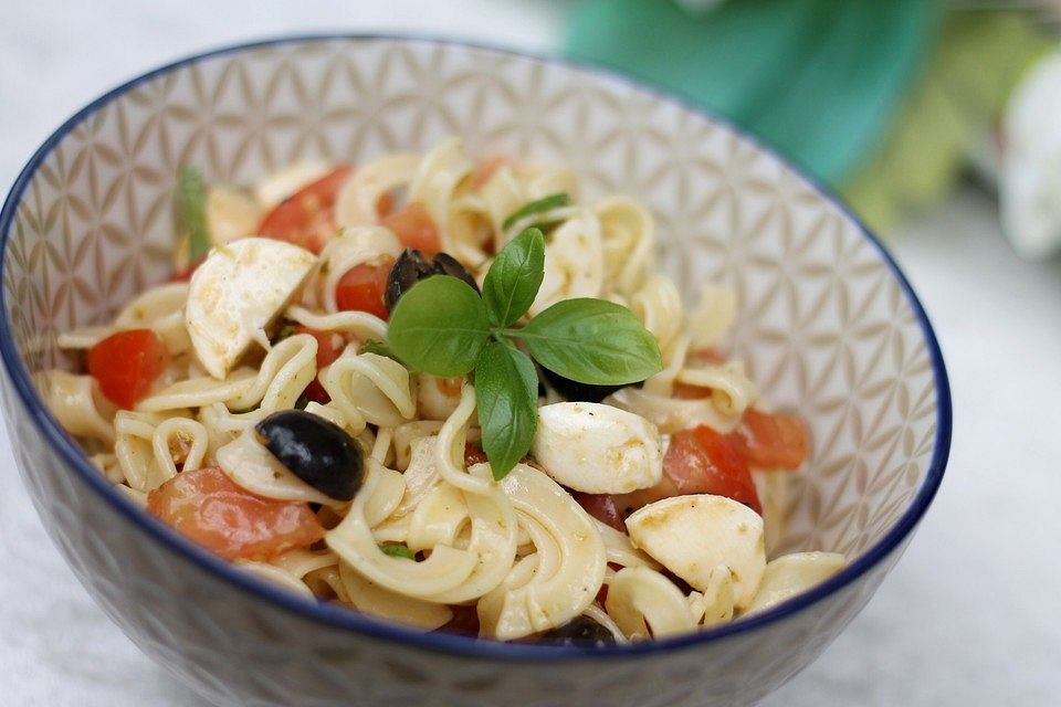 Nudelsalat à la Caprese