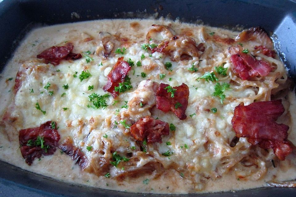 Putensteaks mit Zwiebeln überbacken