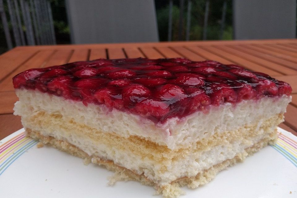 Milchreistorte mit Himbeeren