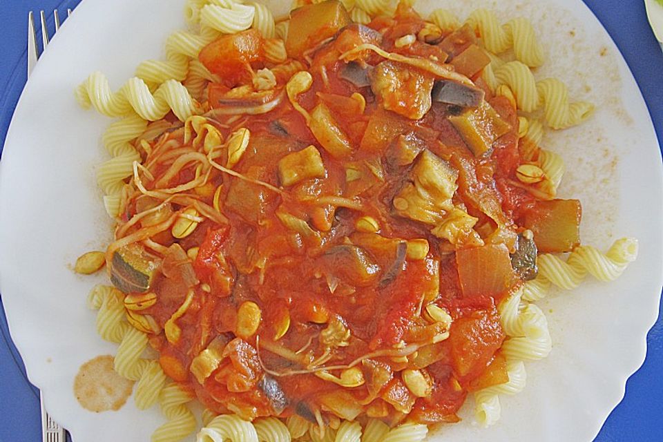 Nudeln mit Tomaten - Gemüsesauce