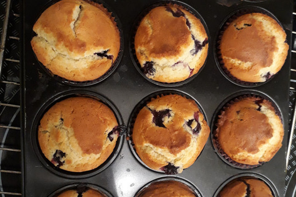 Amerikanische Blaubeermuffins mit Zimtkruste