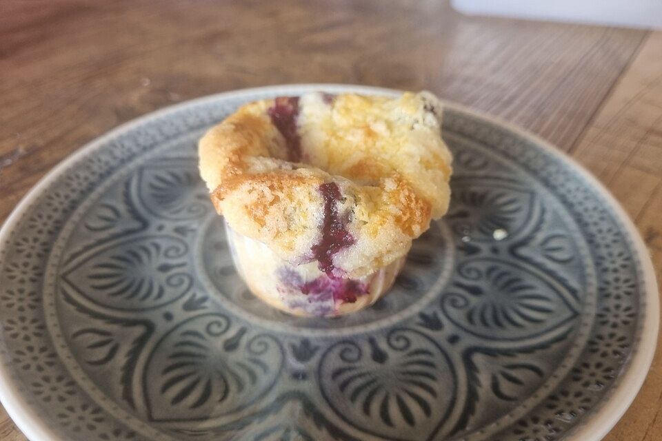 Amerikanische Blaubeermuffins mit Zimtkruste