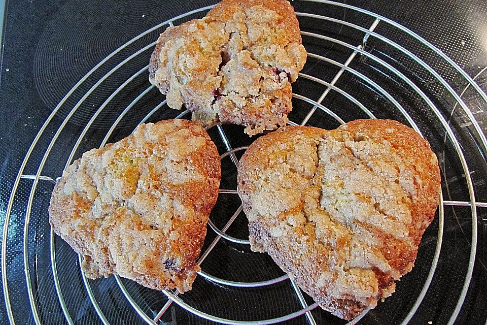 Amerikanische Blaubeermuffins mit Zimtkruste