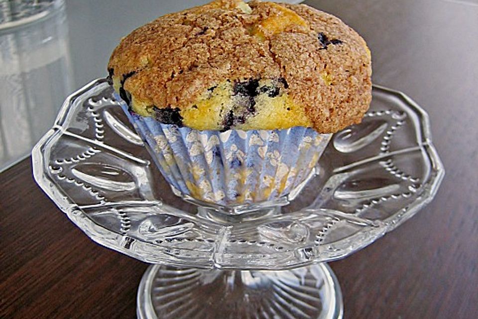 Amerikanische Blaubeermuffins mit Zimtkruste