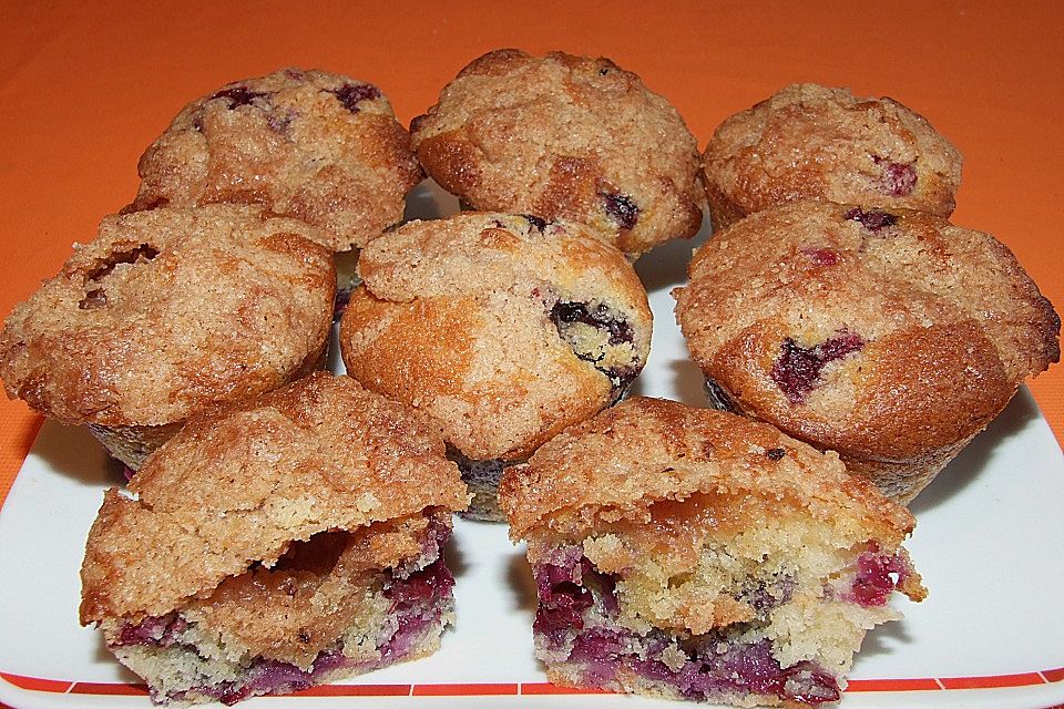 Amerikanische Blaubeermuffins mit Zimtkruste