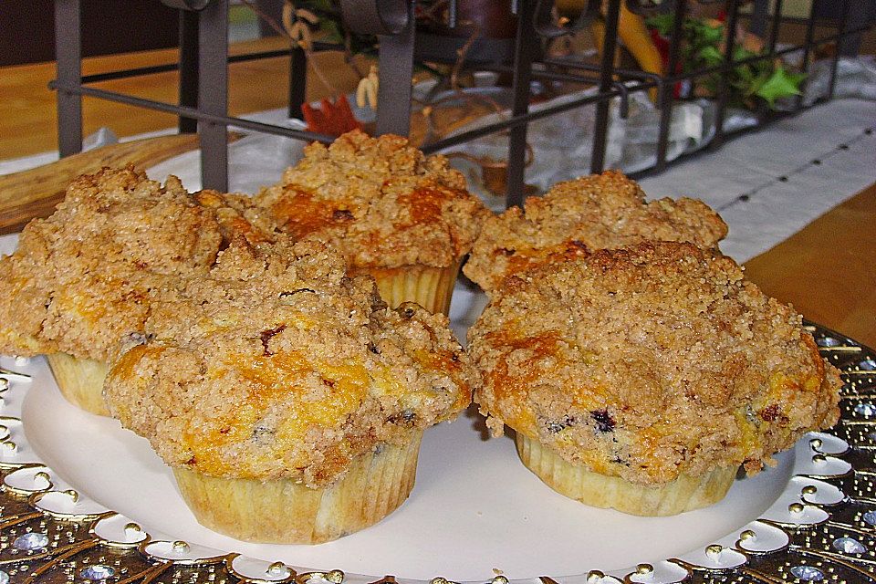 Amerikanische Blaubeermuffins mit Zimtkruste