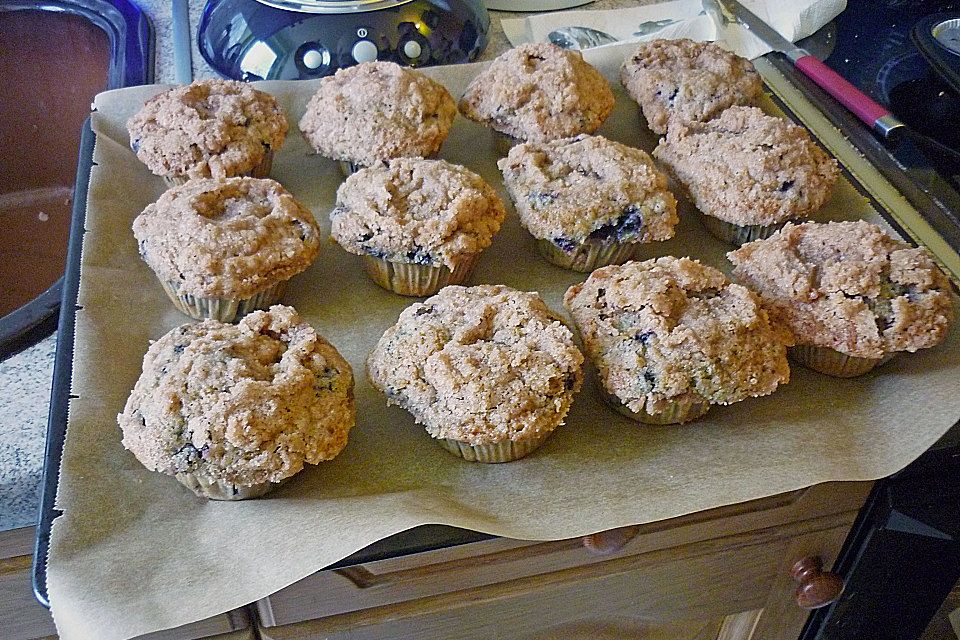 Amerikanische Blaubeermuffins mit Zimtkruste