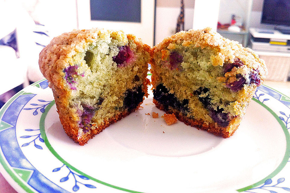 Amerikanische Blaubeermuffins mit Zimtkruste