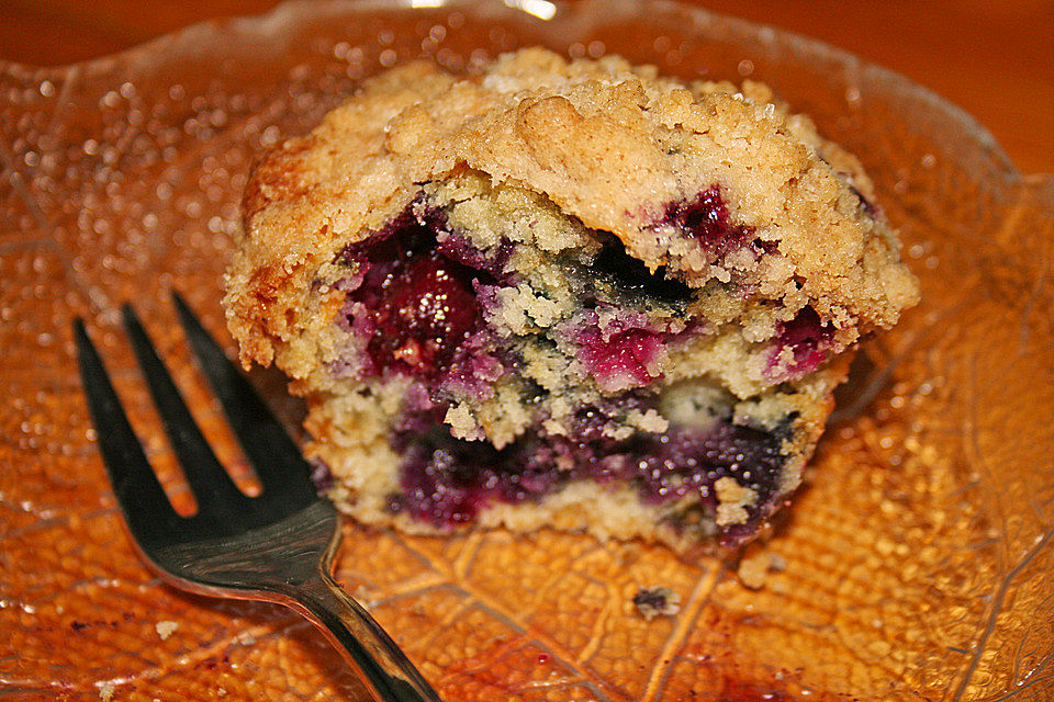 Amerikanische Blaubeermuffins mit Zimtkruste