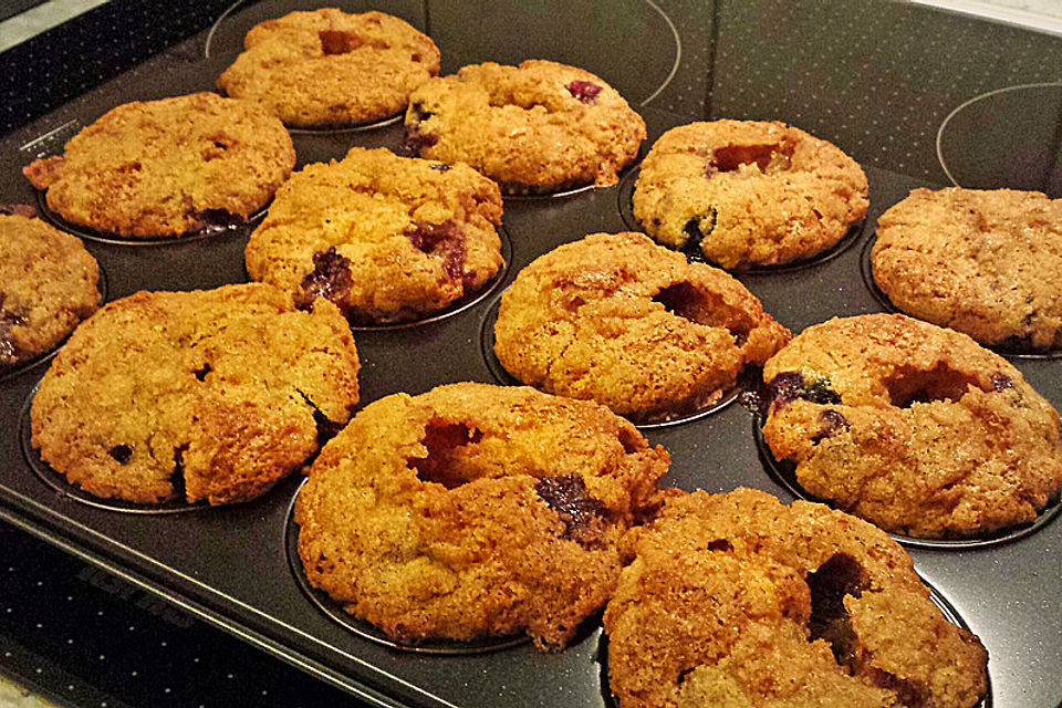 Amerikanische Blaubeermuffins mit Zimtkruste