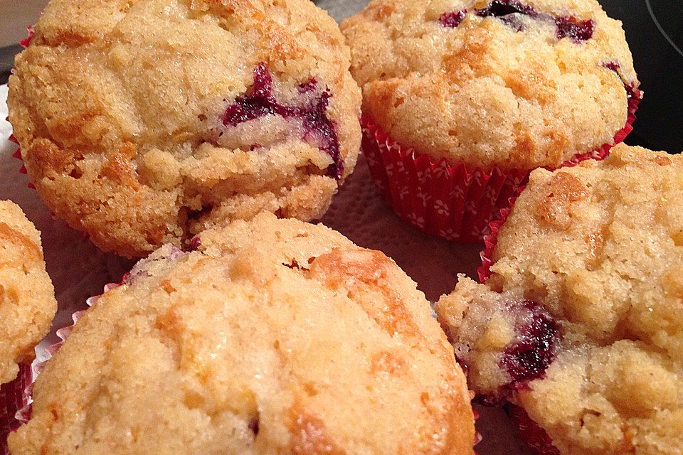 Amerikanische Blaubeermuffins mit Zimtkruste