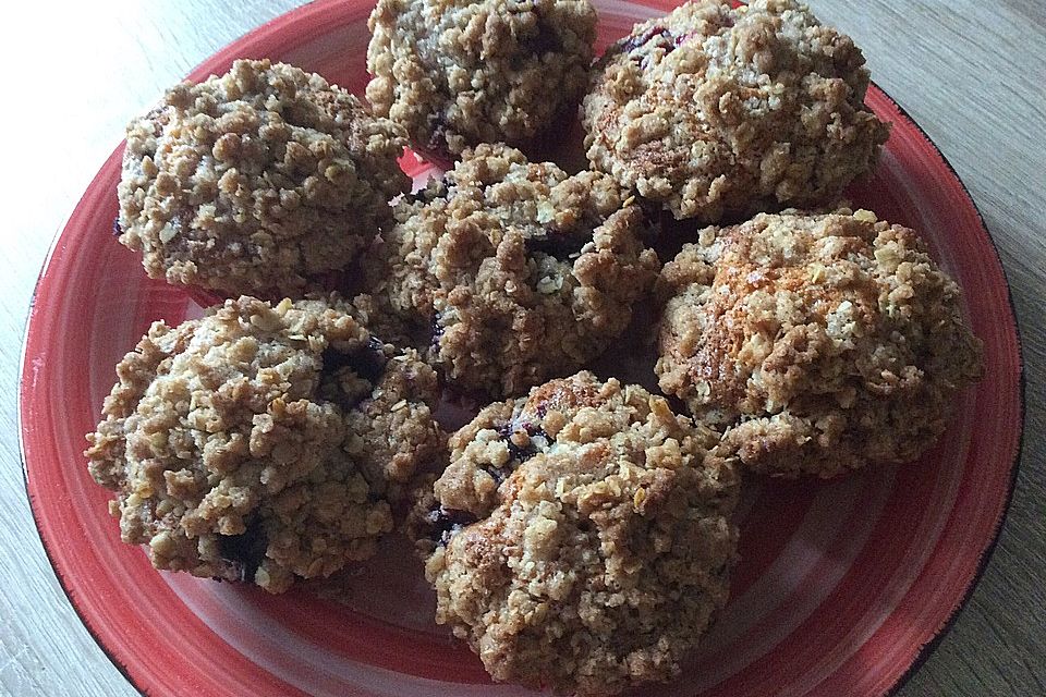 Amerikanische Blaubeermuffins mit Zimtkruste