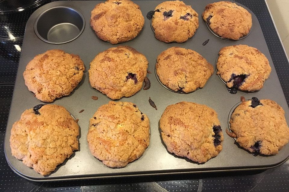 Amerikanische Blaubeermuffins mit Zimtkruste