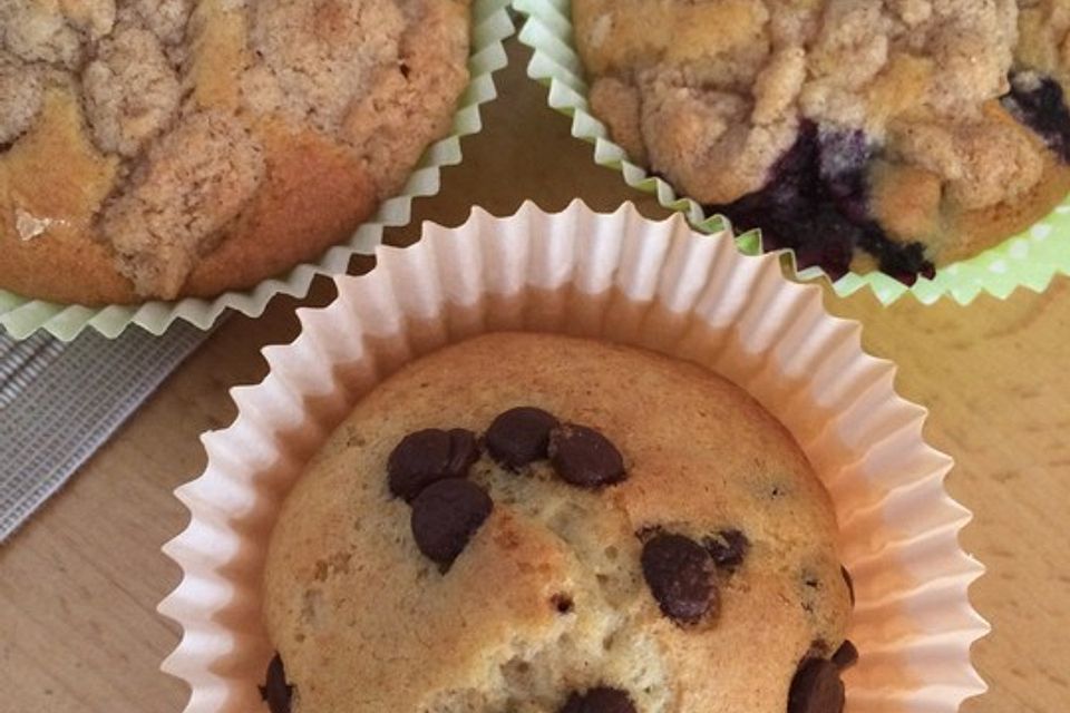 Amerikanische Blaubeermuffins mit Zimtkruste