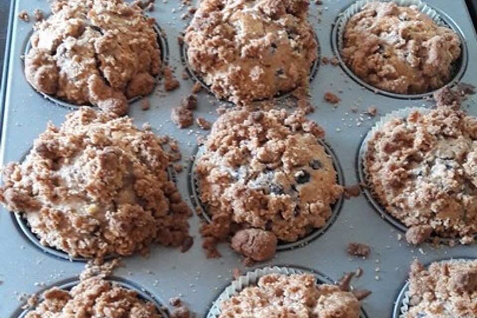 Amerikanische Blaubeermuffins mit Zimtkruste