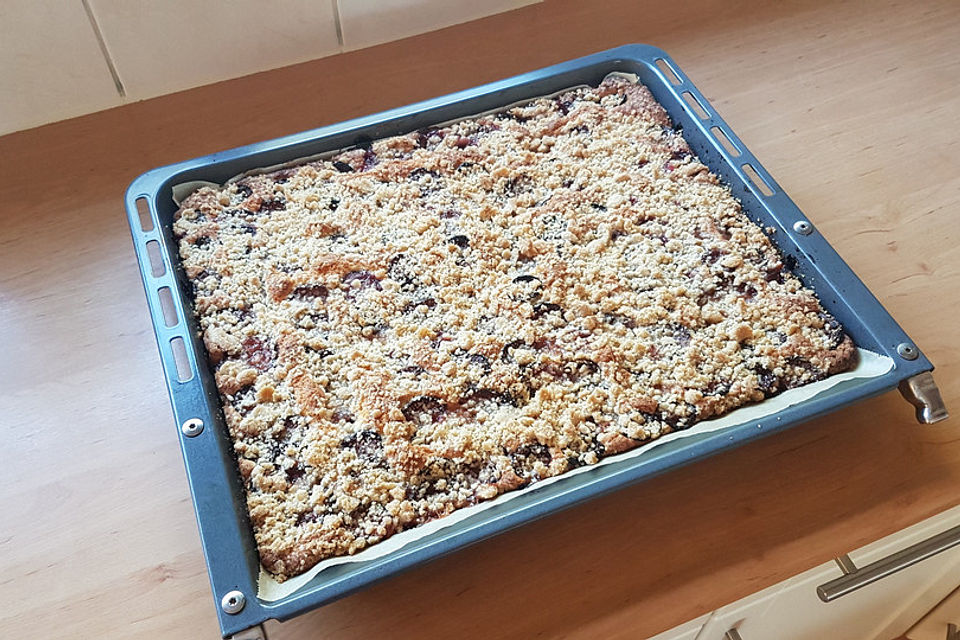 Pflaumenkuchen mit Streuseln