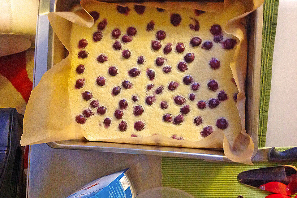 Ungarischer Milchkuchen mit Sauerkirschen