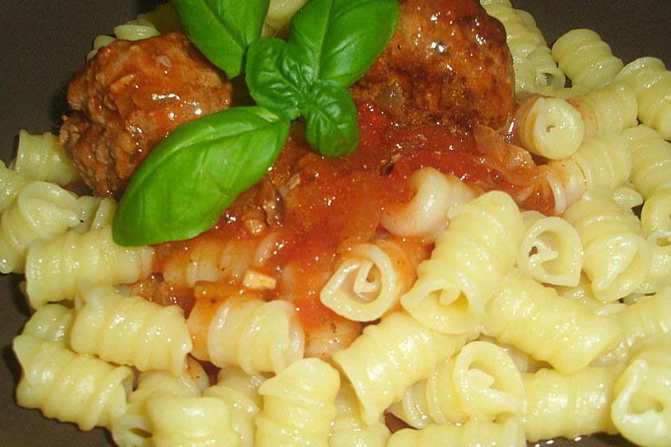 Spaghetti mit Hackbällchen