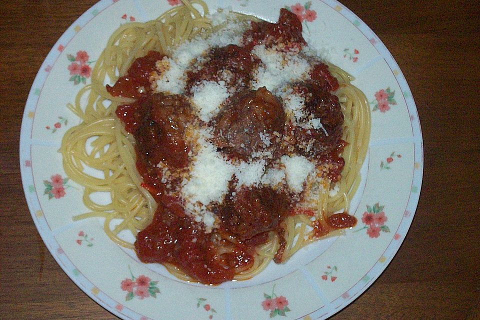 Spaghetti mit Hackbällchen