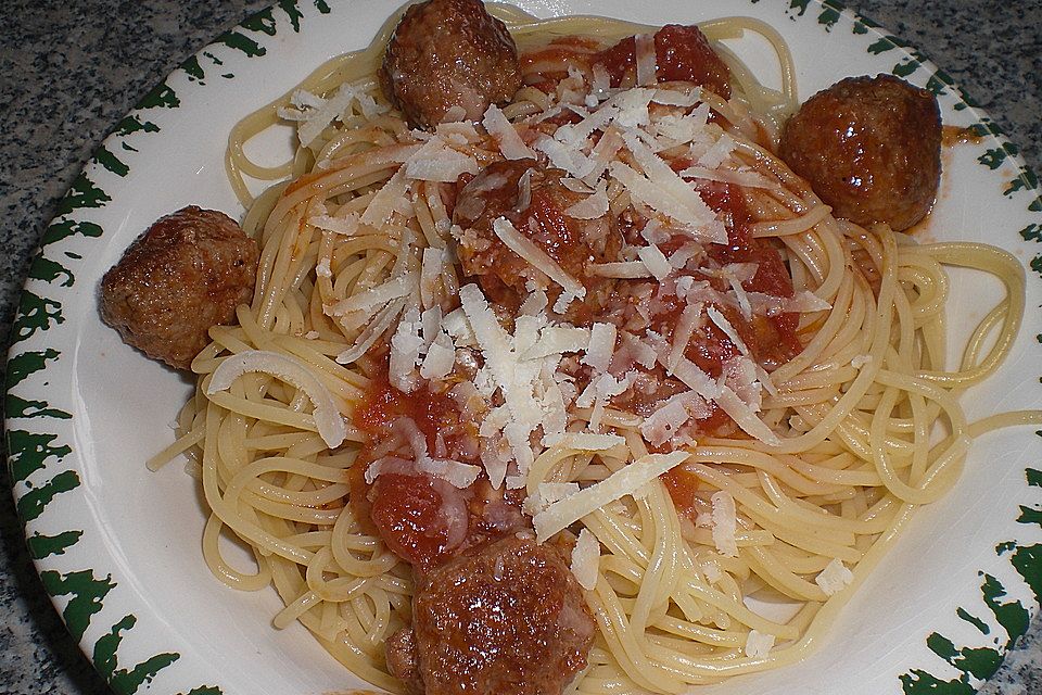 Spaghetti mit Hackbällchen