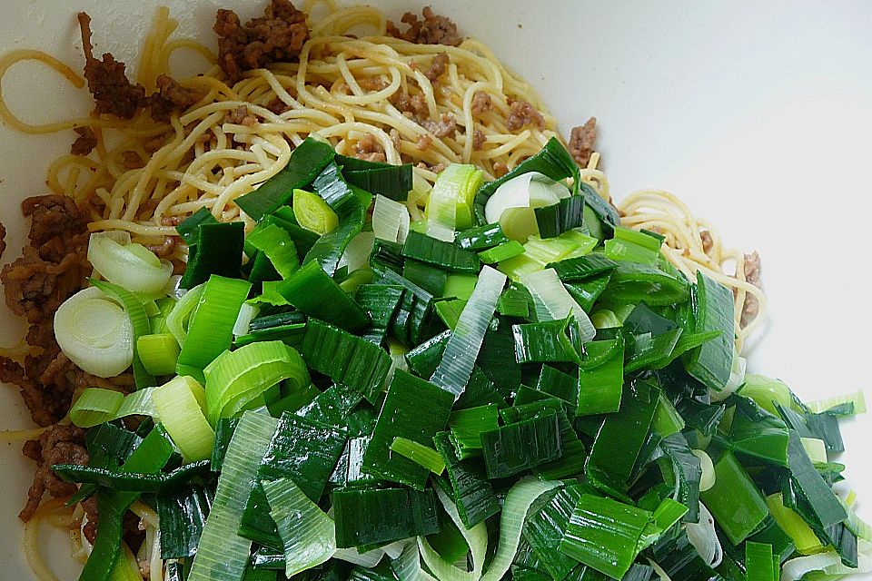 Spaghettisalat mit Hackfleisch