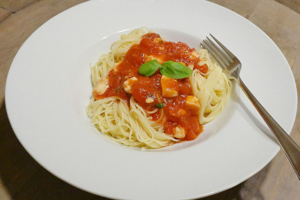 Tomatensauce mit Mozzarella