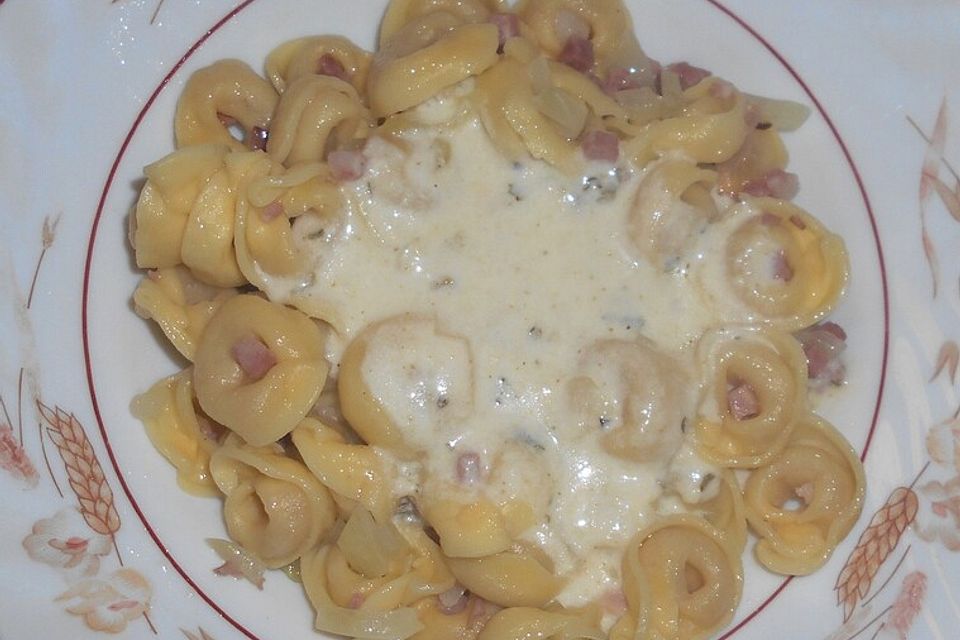 Tortellini mit Schinken - Sahnesoße