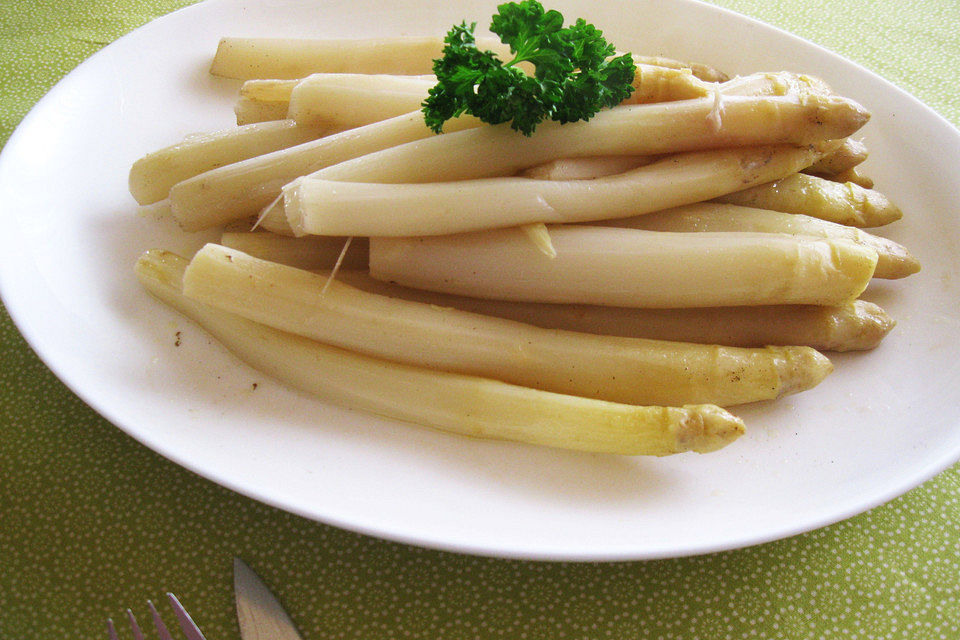 Knackig gebackener Spargel