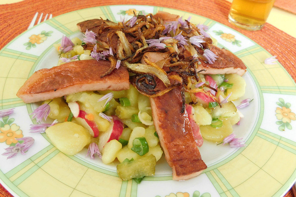 Biergarten-Salat mit Fleischkäse