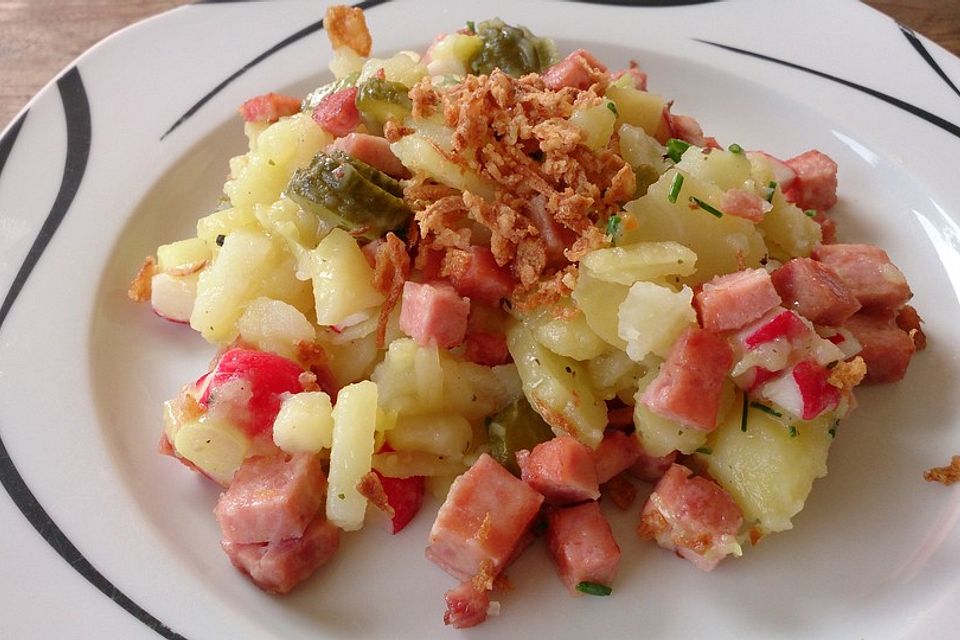 Biergarten-Salat mit Fleischkäse